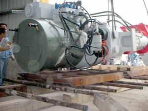 熱烈祝賀公司二期設(shè)備全自動液壓磚機到廠3